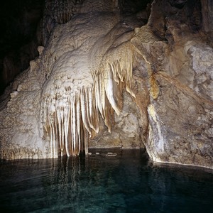 0d553a3c343a494c7e727b08f91e44bd5440acb2_cave_of_lakes_kalavrita_4.jpg
